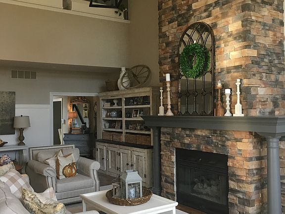5th image of 40 Aspen Woods Dr