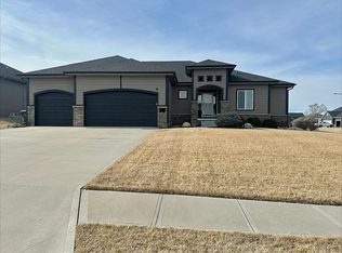 13706 S 49th St, Bellevue, NE 68133