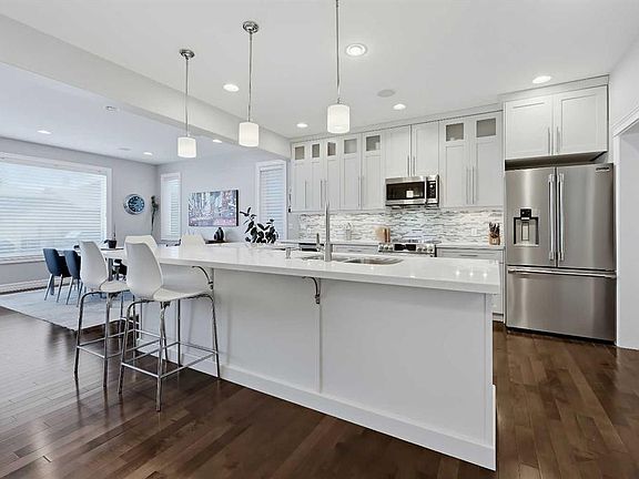 3rd image of 2030 W 25th St SW
