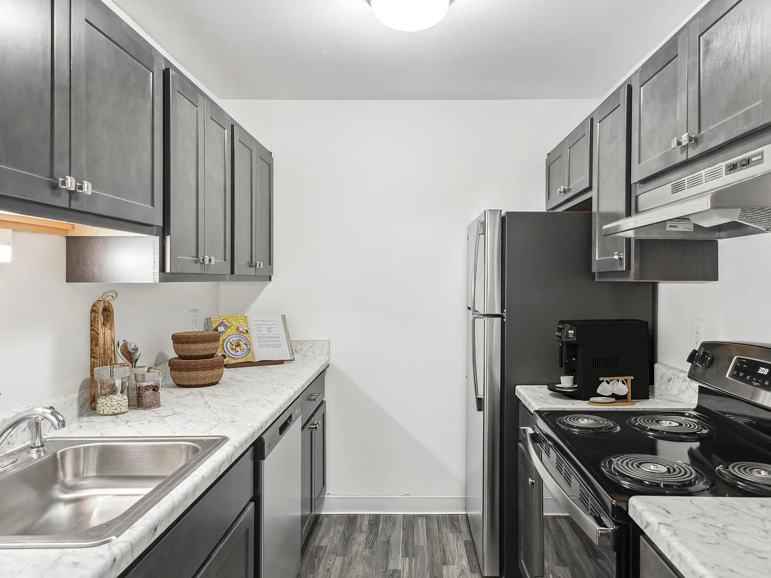 Kimberly Club Apartments — Photo 2