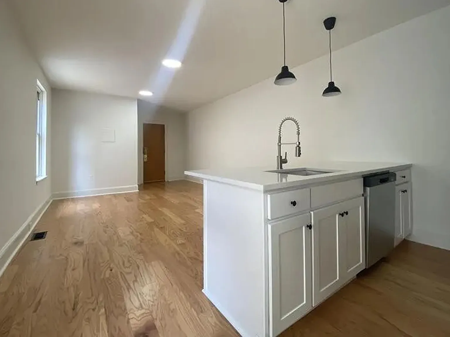 1 bed, $1,920 — Photo 4