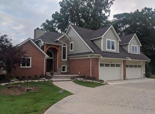 3931 Lakes Edge Dr, Commerce Township, MI 48382