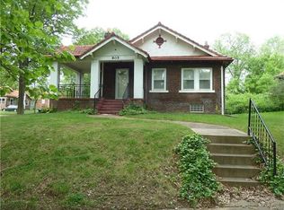 805 Country Club Dr, Saint Louis, MO 63121