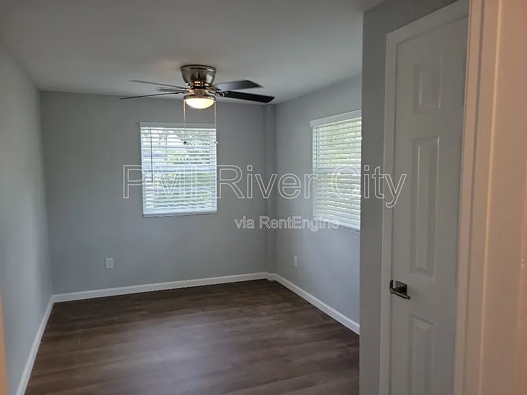 1356 River Hills Cir E — Photo 18