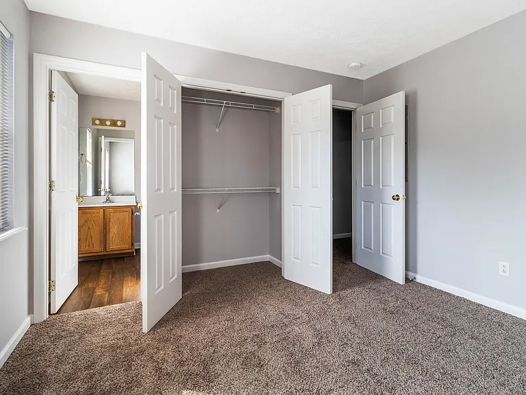 Eagle Creek Townhomes — Photo 11