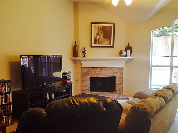3rd image of 3813 English Oak Dr
