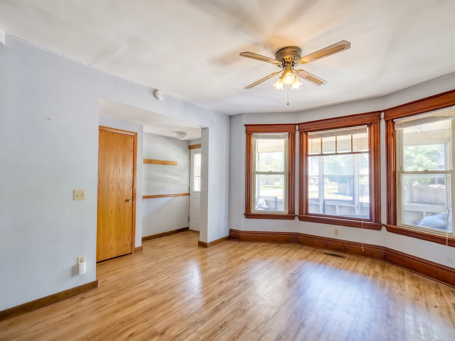 8 bed, 2246 sqft, $8,995 — Photo 2