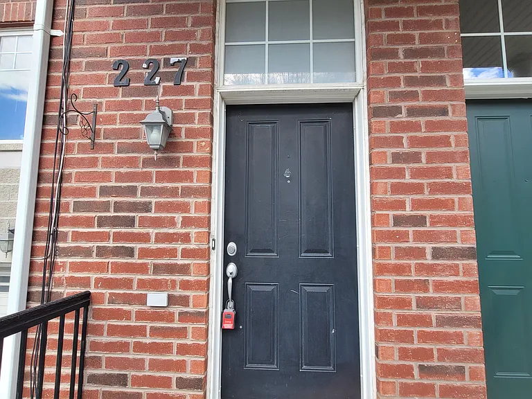 227 Dairy Dr — Photo 2