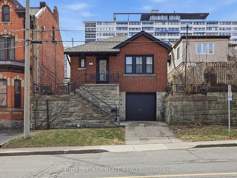129 Jackson St W — Photo 1