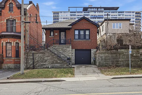 129 Jackson St W Photo 1