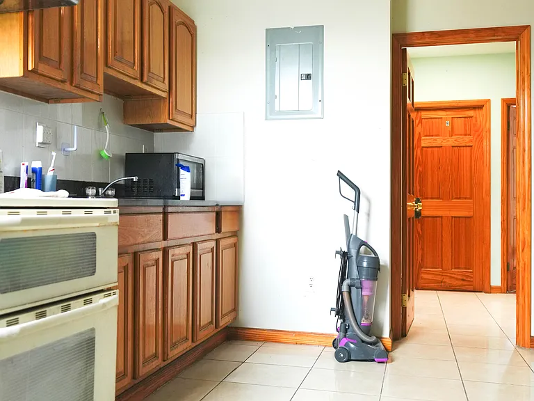 222 S 43rd St #3 — Photo 7