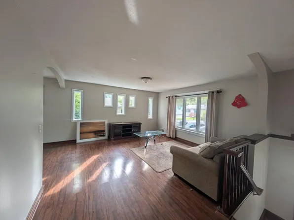 171 Hanson Rd, Saint Paul, MN 55115