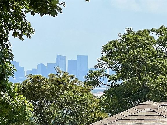3rd image of 9-11 Hardwick Ter