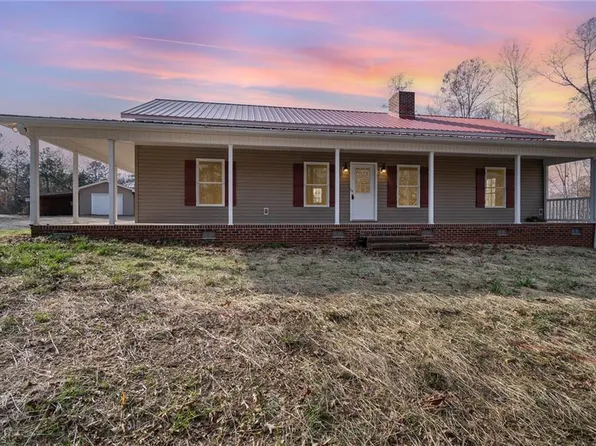 9249 Archdale Rd, Trinity, NC 27370