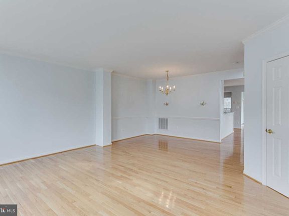 5th image of 5718 Governors Pond Cir