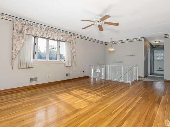 3rd image of 114 Woodland Ave S