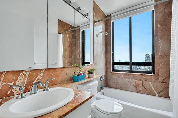 Sold by Corcoran | media 24