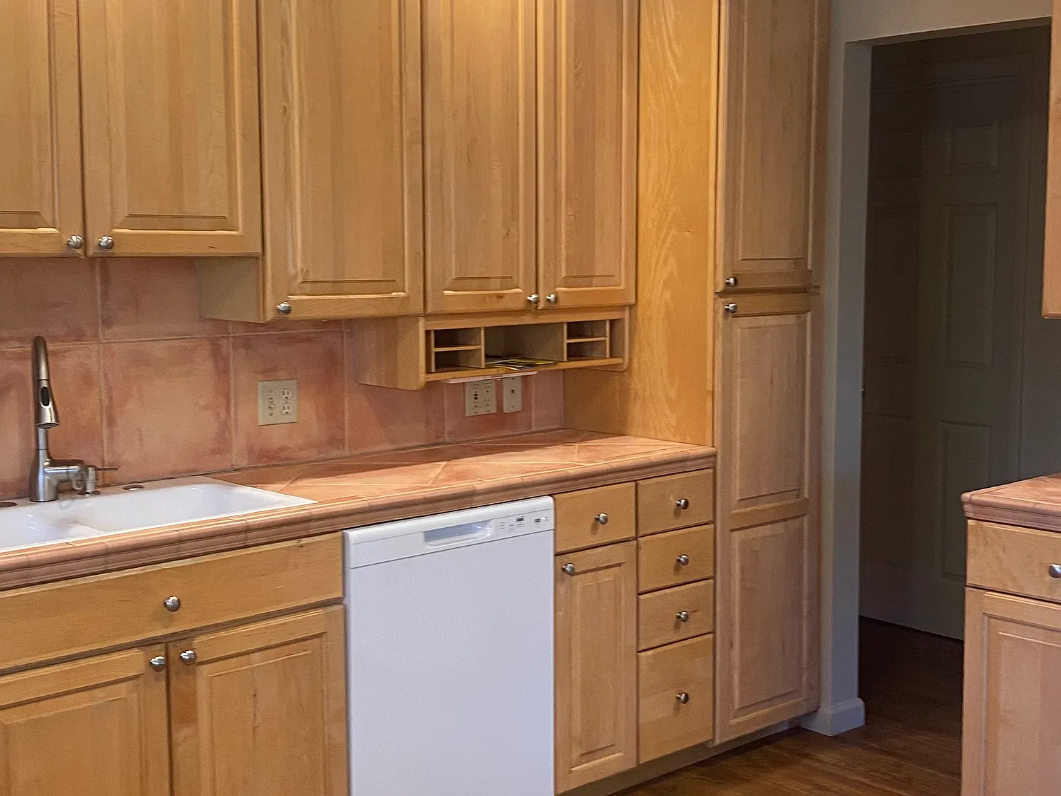 3 bed, 1404 sqft, $3,000 — Photo 4