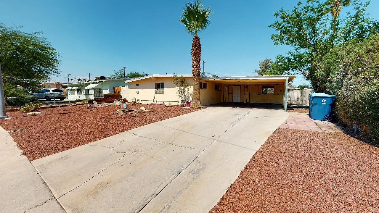 5 bed, 2.5 bath, 1644 sqft, $1,845 — Photo 2