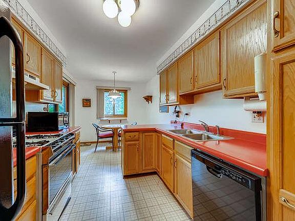 5th image of 615 Waverly Dr APT B