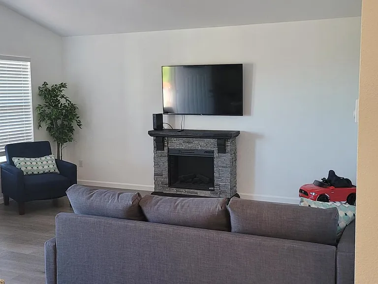 1416 N Jetty Ave SW — Photo 3