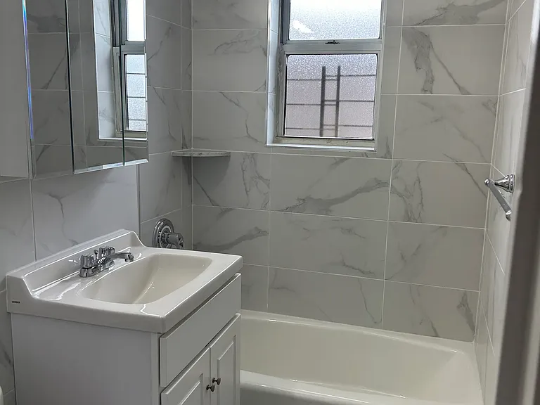 2662 W 2nd St #3C — Photo 3