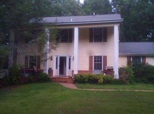 97 Woodlawn Dr, Cleveland, GA 30528