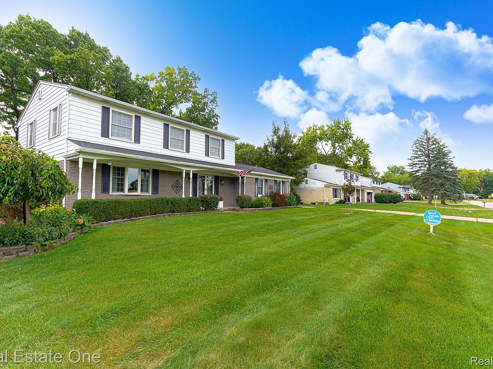 1st image of 3055 Golfhill Dr