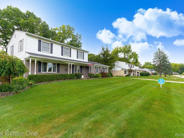 3055 Golfhill Dr, Waterford, MI 48329