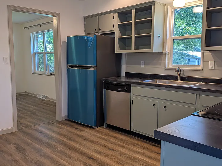 Kitchen (doorway to living room)