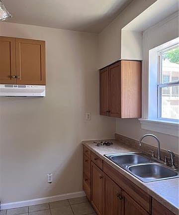 2nd image of 3422 Annette St