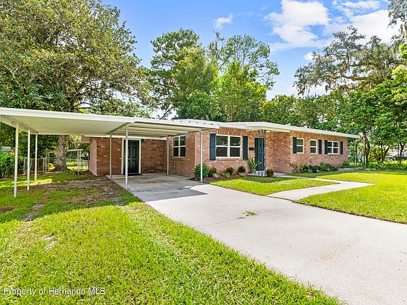 3rd image of 209 Dogwood Dr