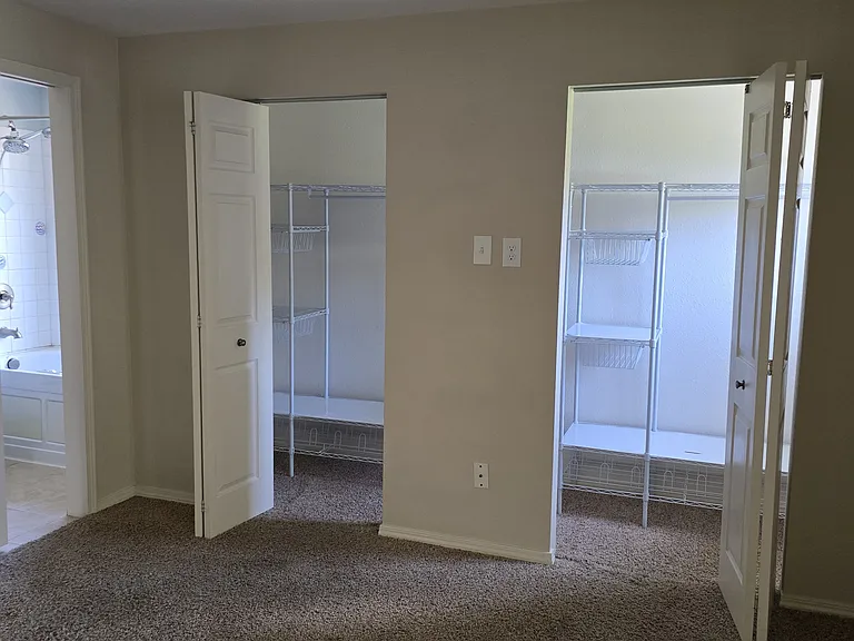 702 Montgomery St — Photo 22