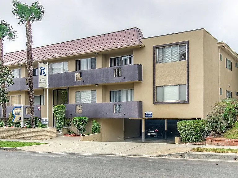 11815 Mayfield Ave #203 — Photo 6