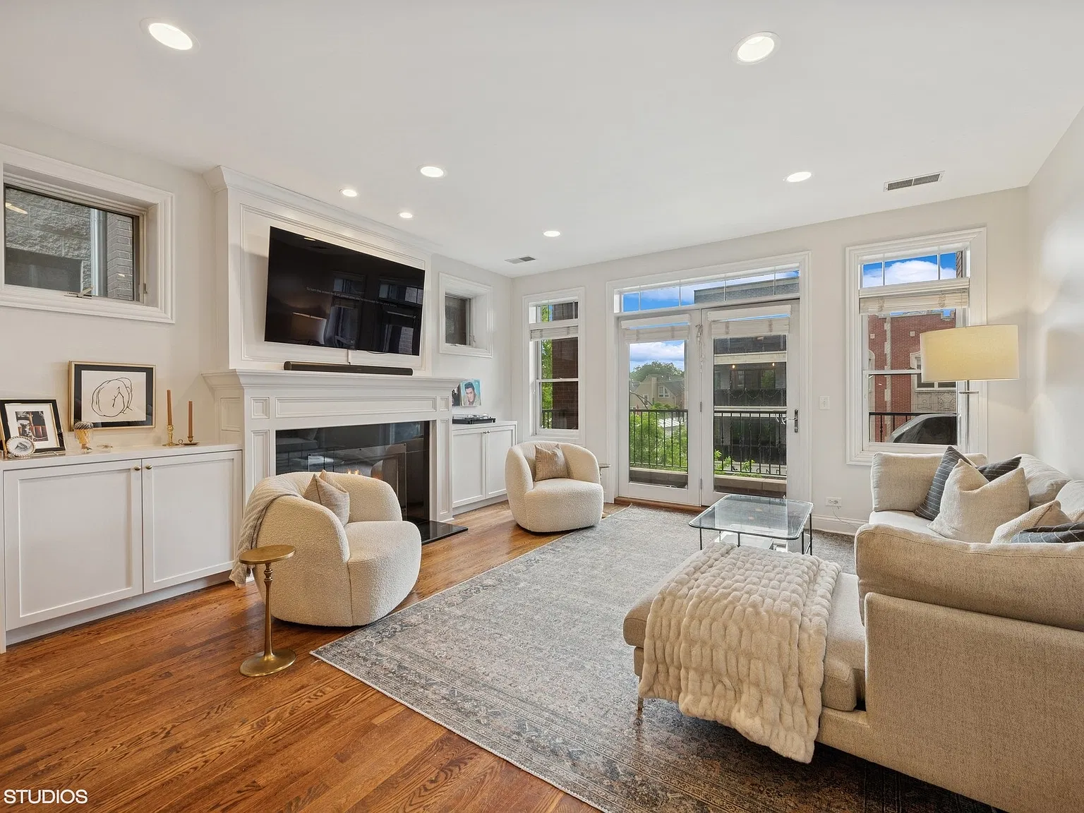 2 bed, 1600 sqft, $5,200 — Photo 4
