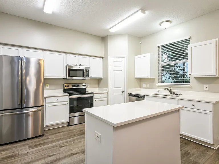 2716 Port Ct — Photo 8