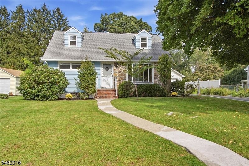 1st image of 16 Sandra Ln