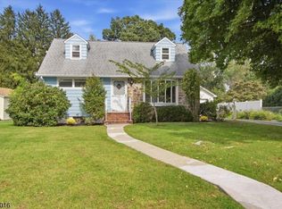16 Sandra Ln, Randolph, NJ 07869