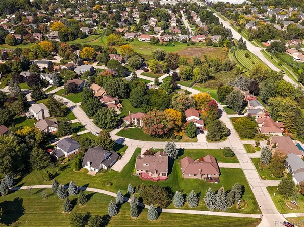 37477 Baywood Dr, Farmington Hills, MI 48335