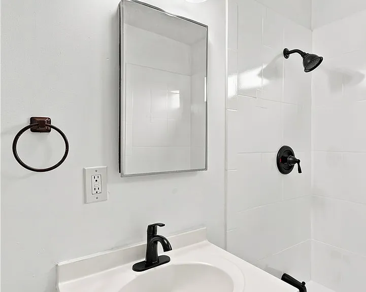 219 W Riggin St #C — Photo 27