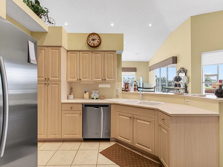 6862 Swansea Ln — Photo 25