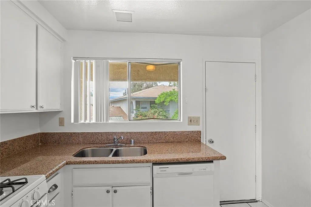 Building Photo - 1218 Oxford Dr #C