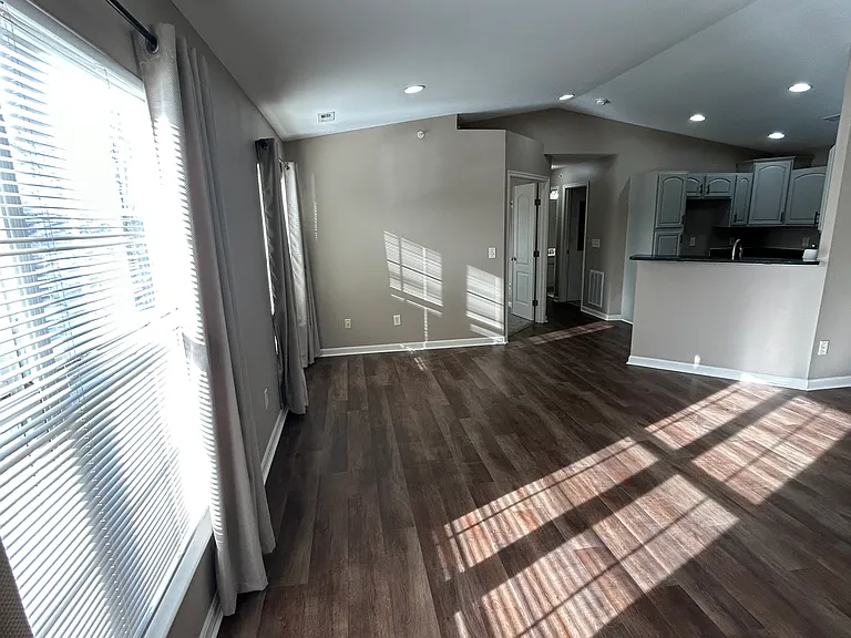 7648 Bridge Point Dr — Photo 9
