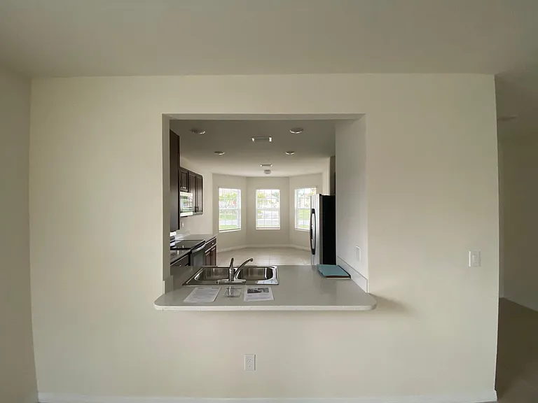 1207 SW Embers Ter — Photo 10