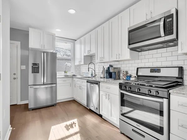 2113 E Chase St, Baltimore, MD 21213