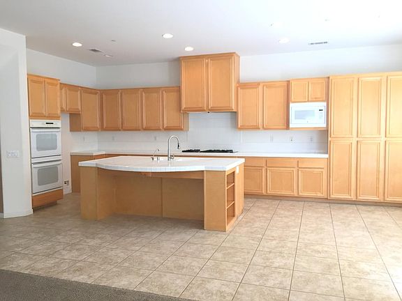 5th image of 16553 Aldama Ct