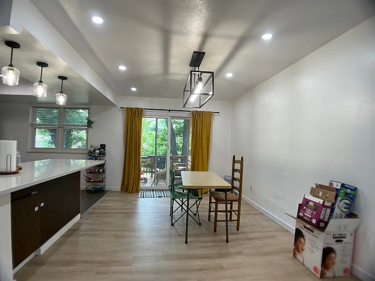 354 S 21st Ave — Photo 5