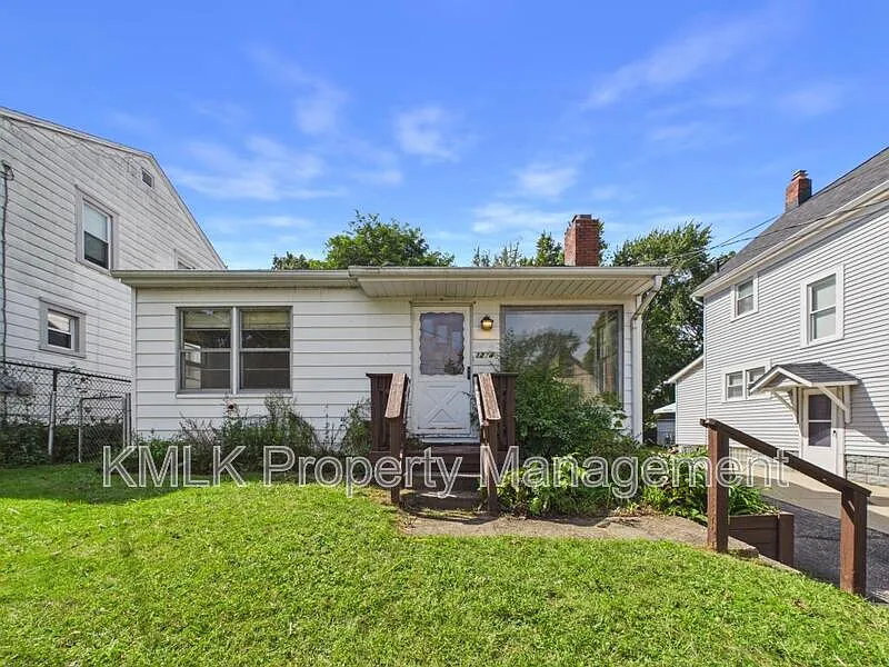 2 bed, 1.0 bath, 728 sqft, $1,295 — Photo 2
