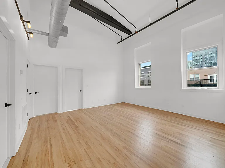 716 Madison St #301 — Photo 12