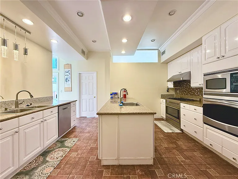 20128 Candleflame Ct — Photo 8